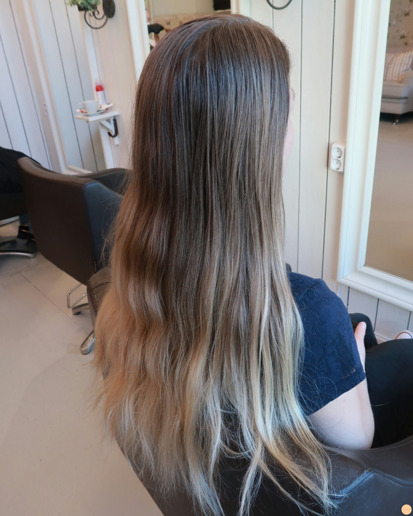 Balayage med ljusa och mörka slingor