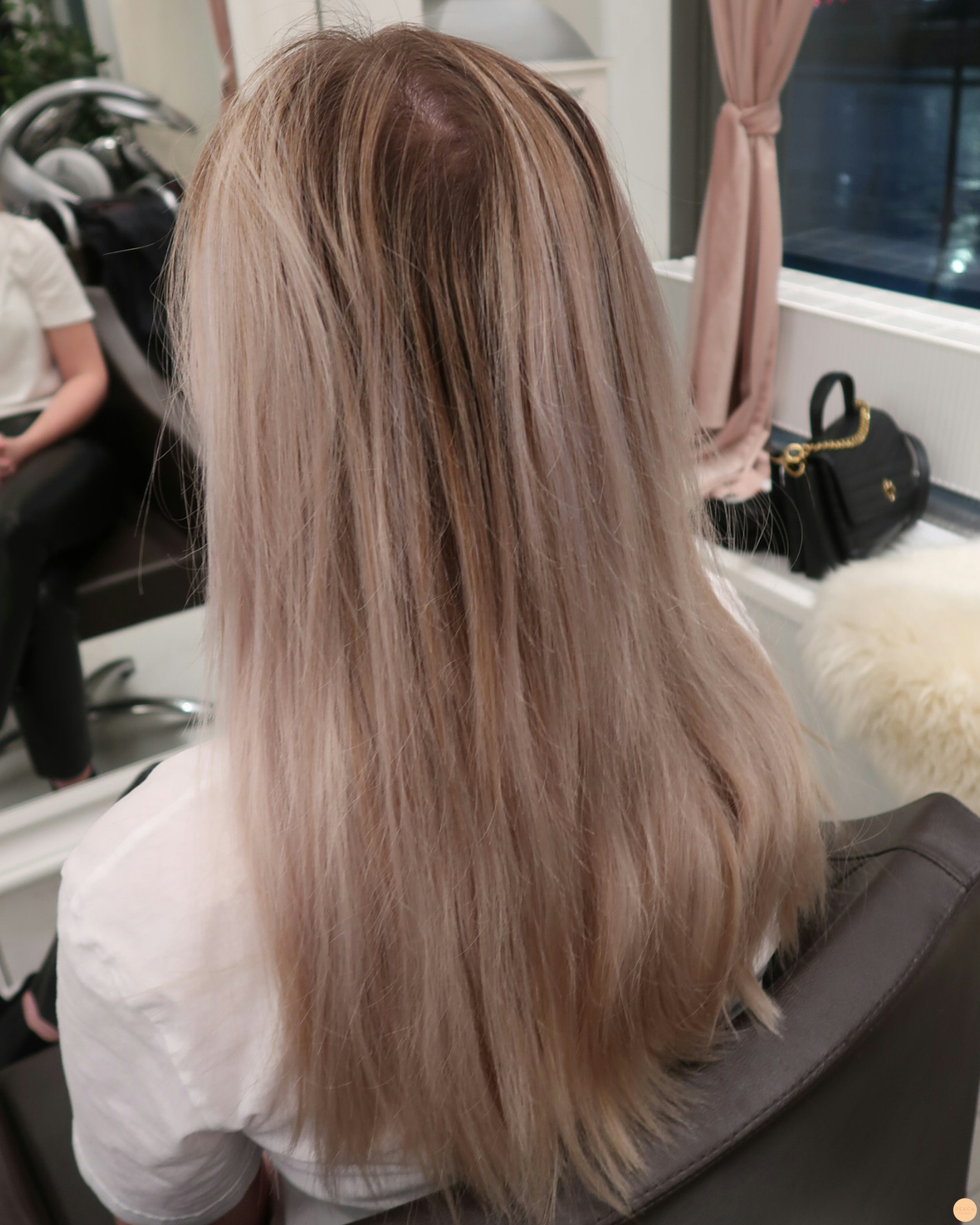 Beige blond med ljusa och mörka slingor