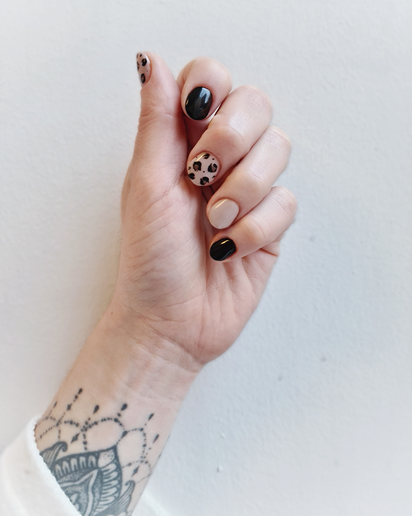 Nageldesign leopard look