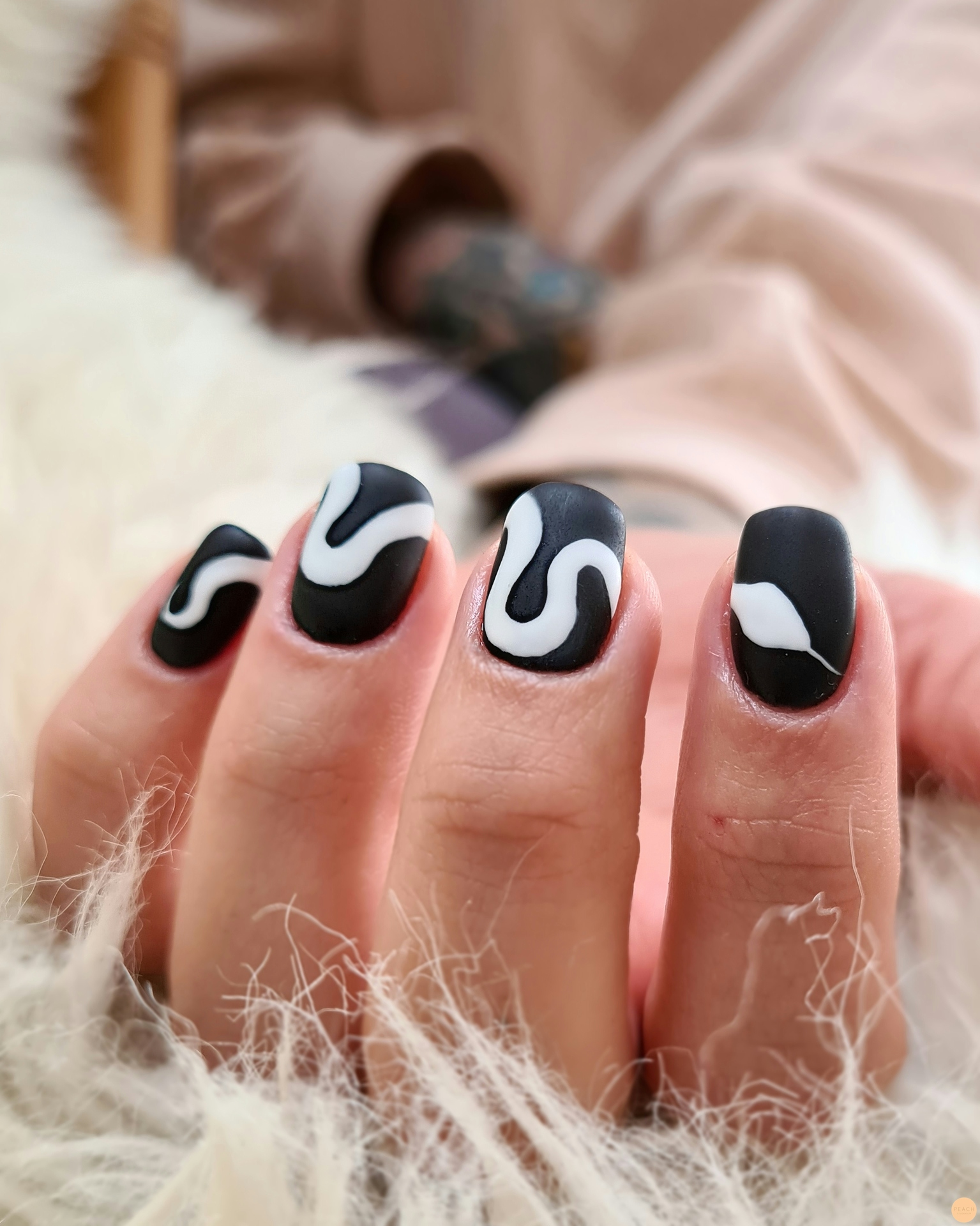 Snake nails design