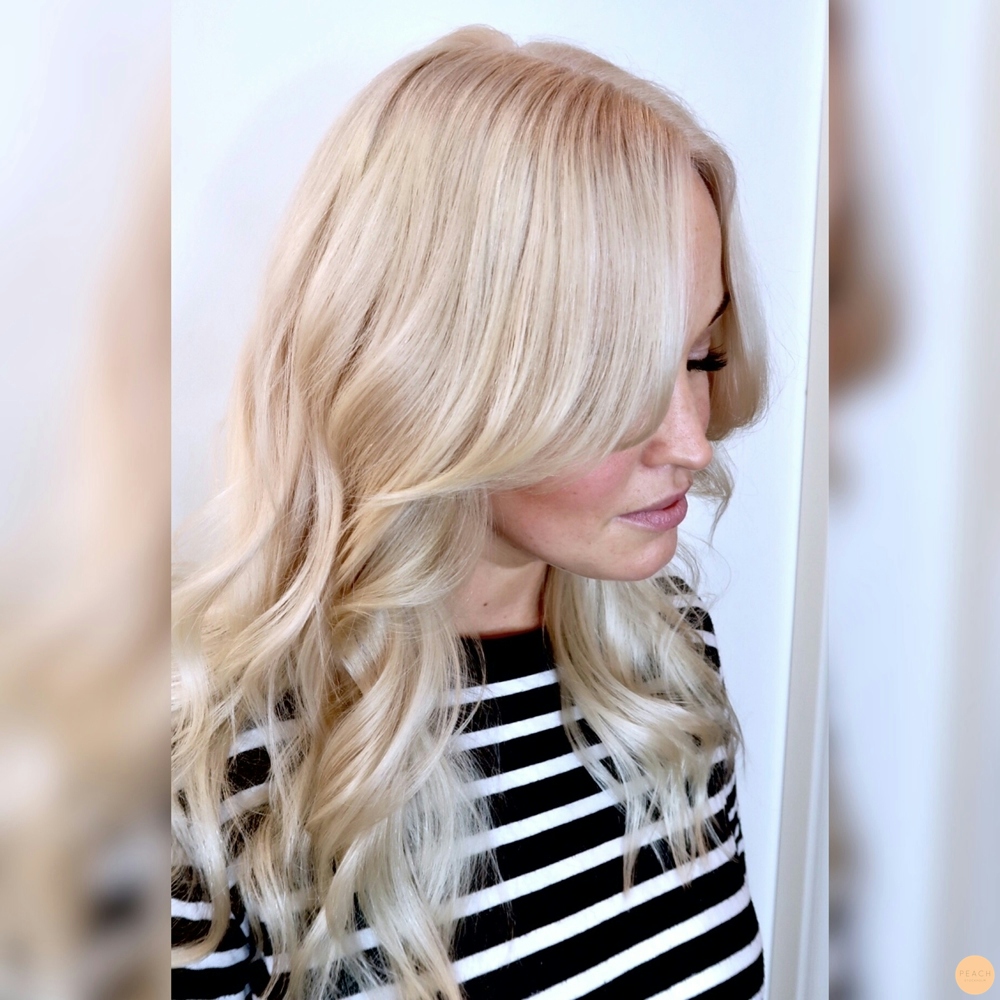 Platinablond färg med en kall toning