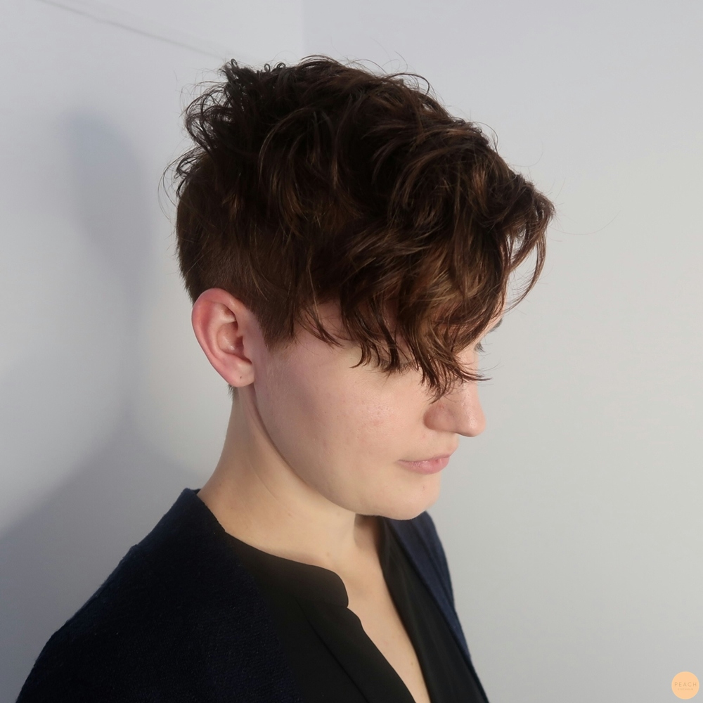 Brun hårfärg med ljusa slingor