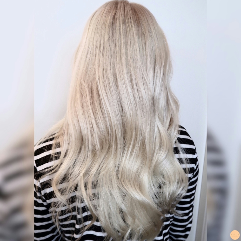 Platinablond färg med en kall toning