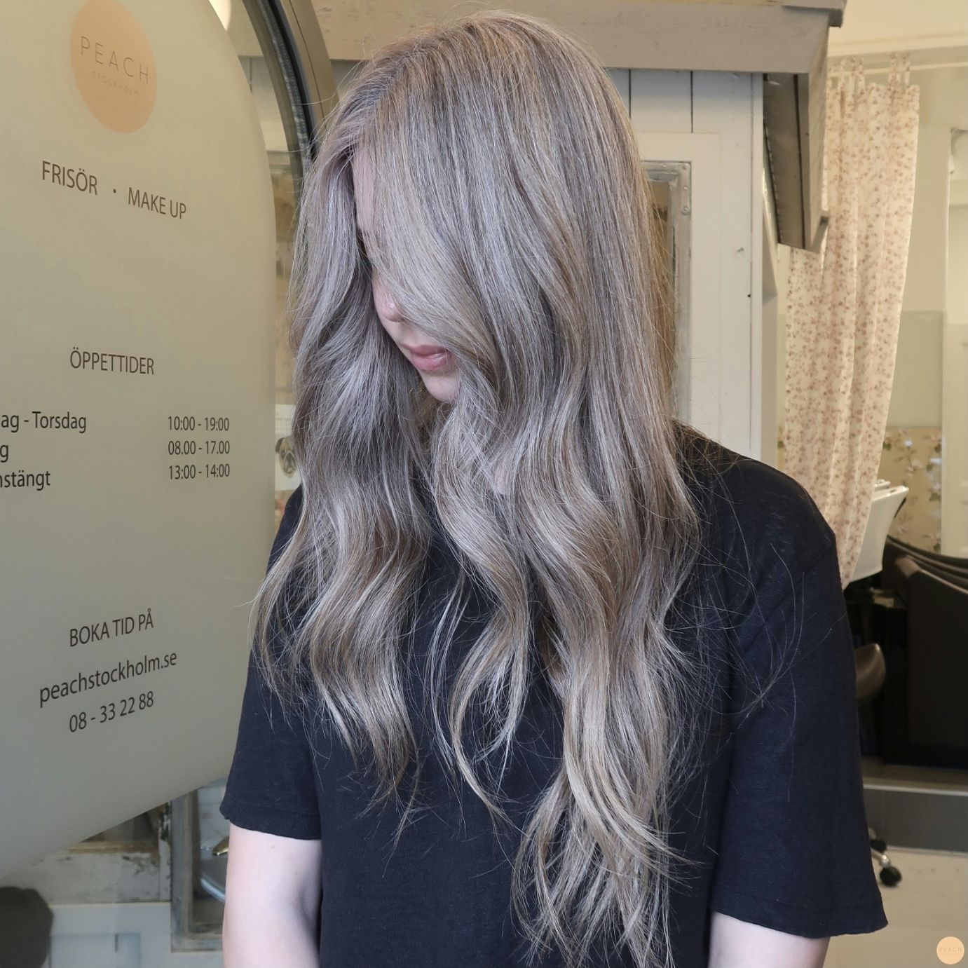 Mellanblond med ljusa slingor