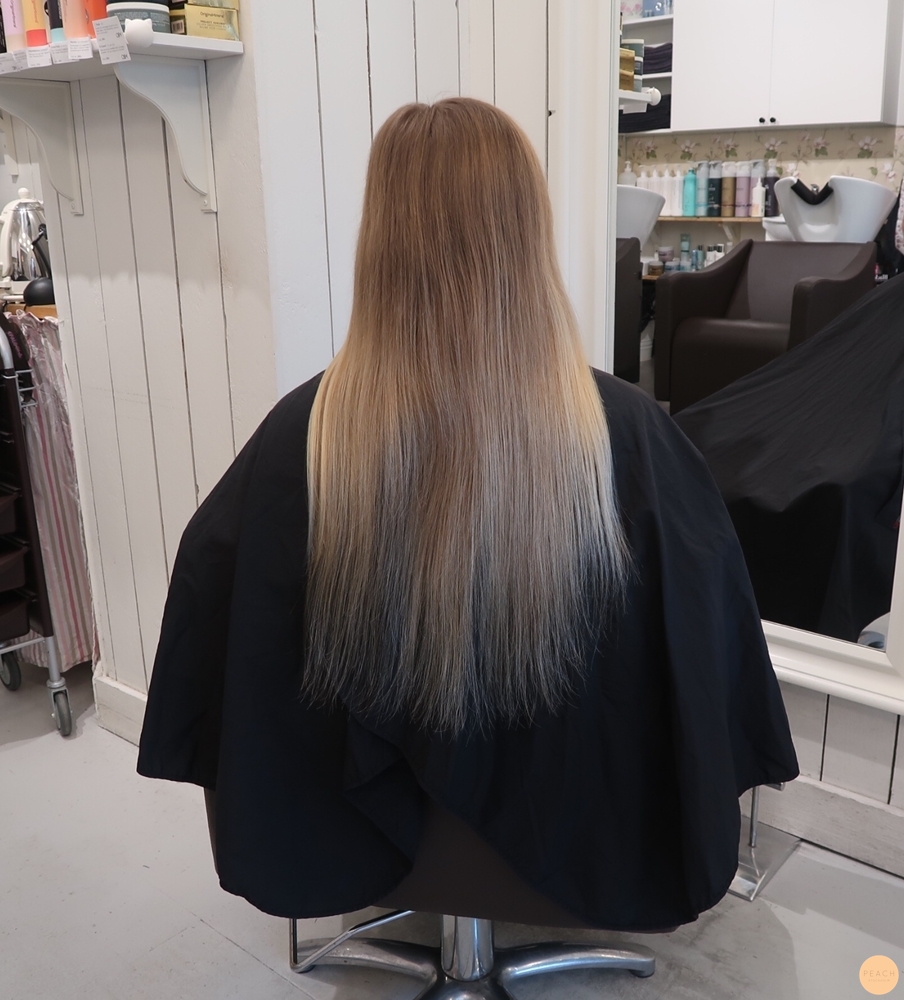 Guldblond hårfärg med slingor