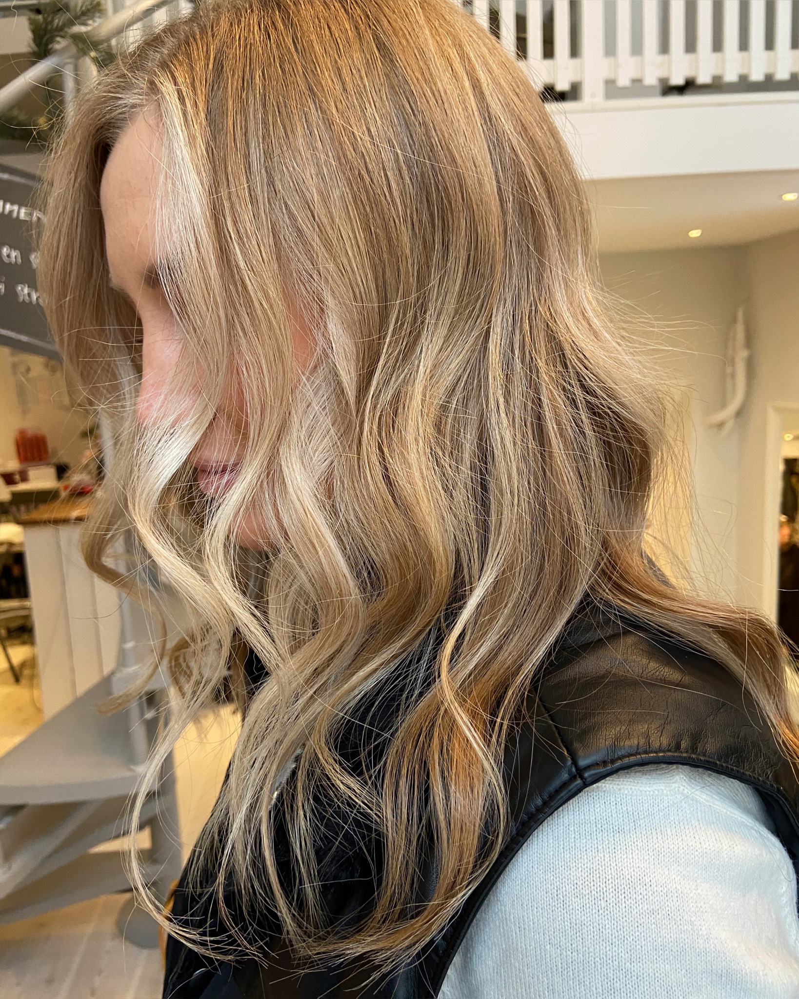 Soft blond faceframe