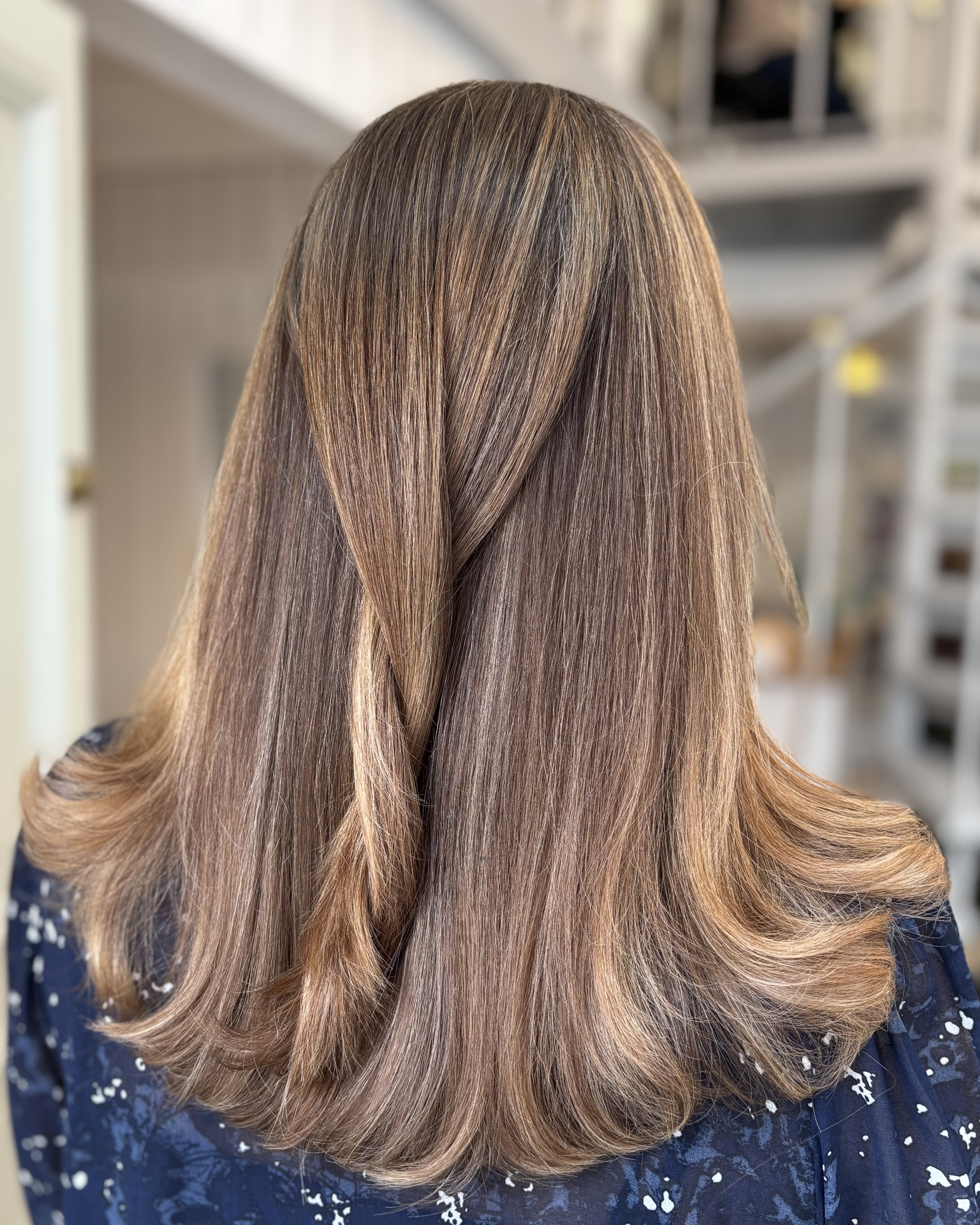 Krämig varm brun färg