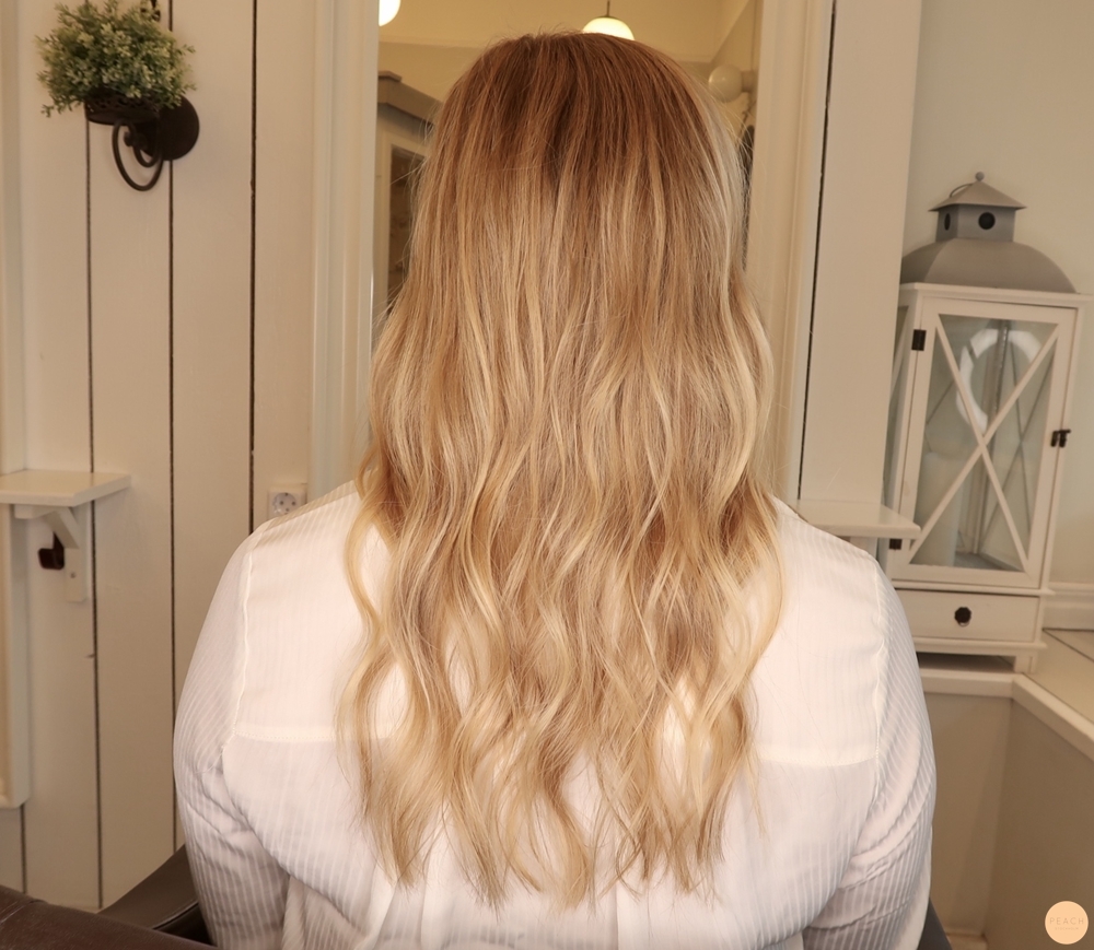 Guldblond hårfärg med slingor