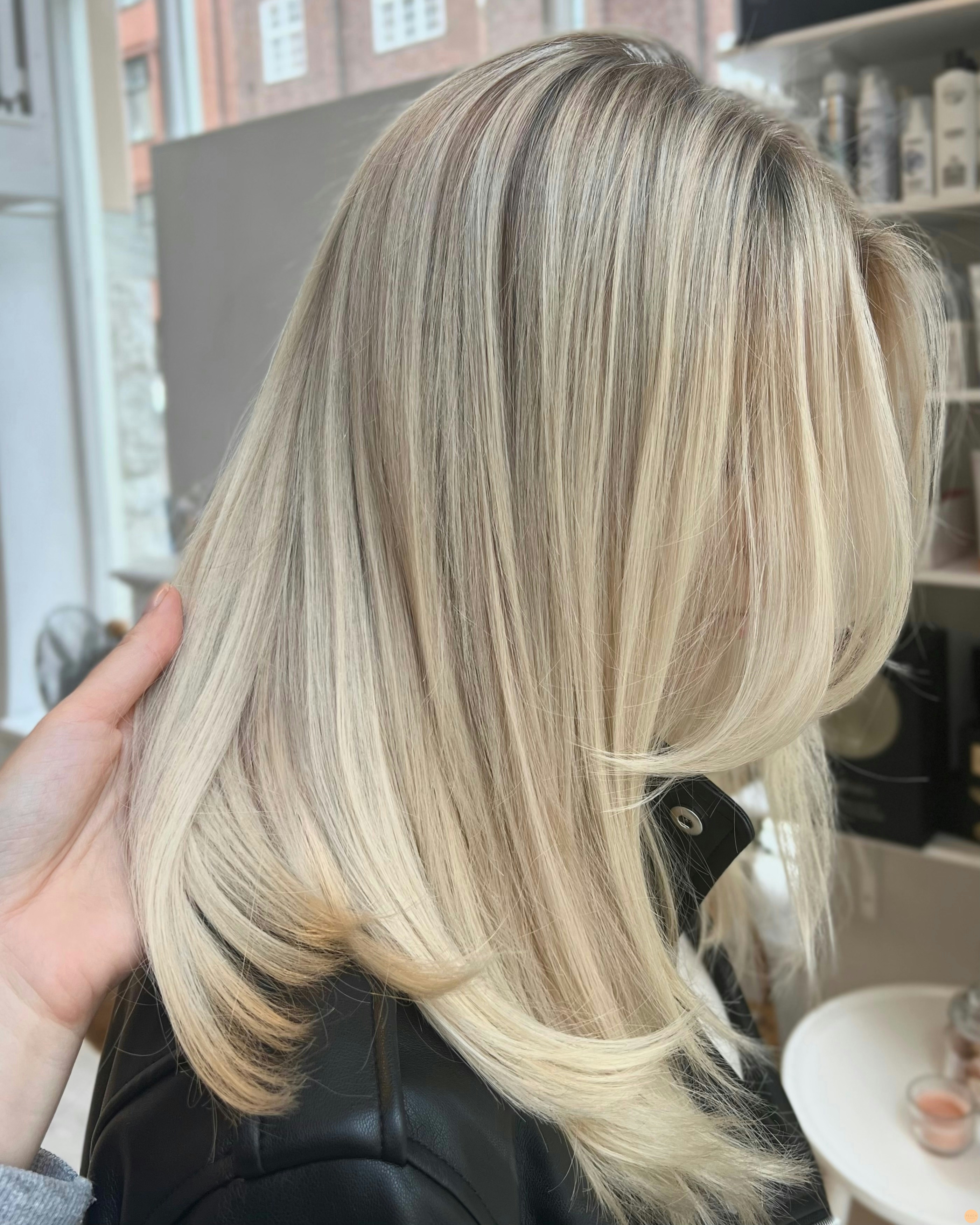 Blond lob