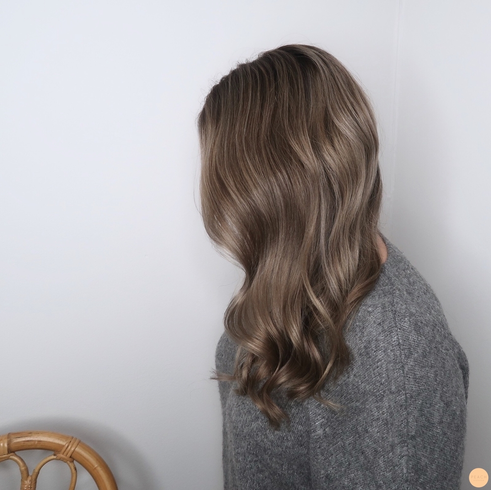 Kall brun hårfärg med slingor