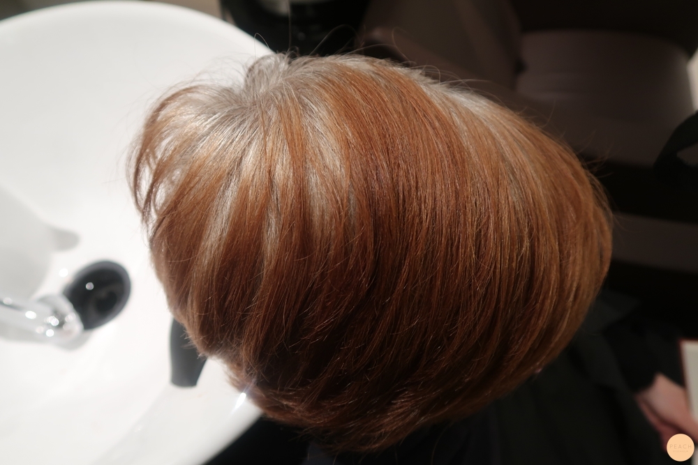 Avfärgning från rött till grått hår