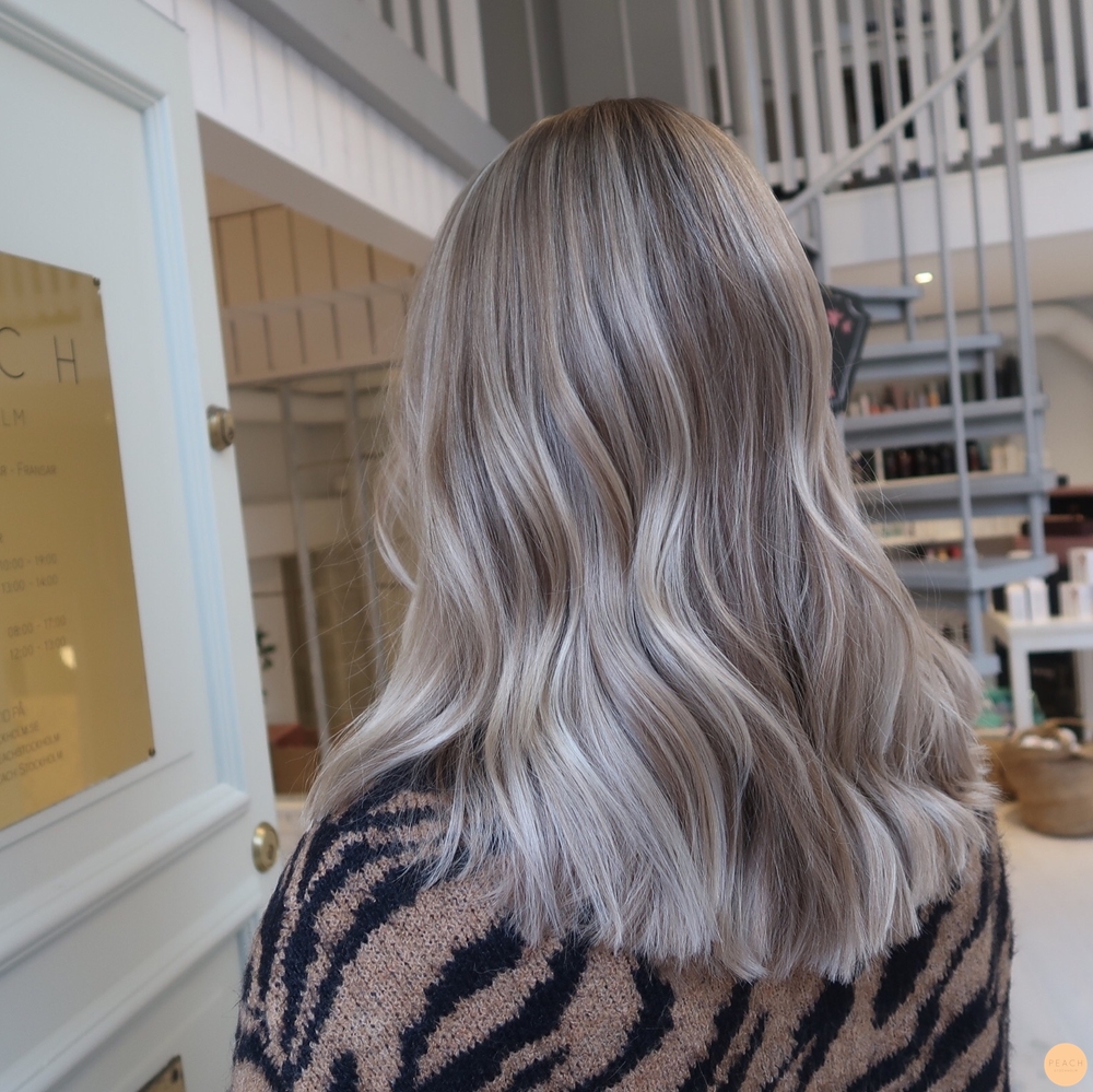 Balayage beige blonde