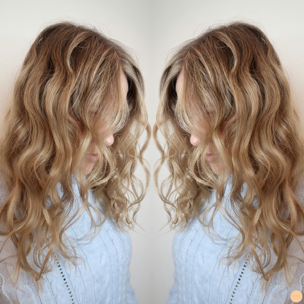 Beige blond hårfärg med lockar