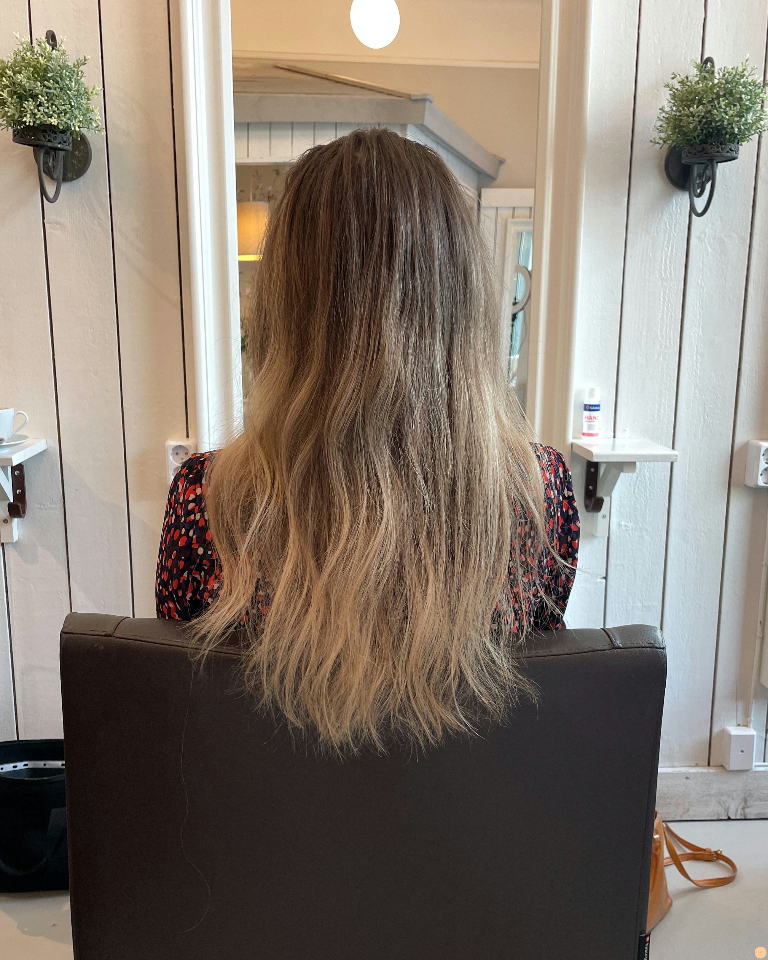 Peach och rosé blond hårfärg