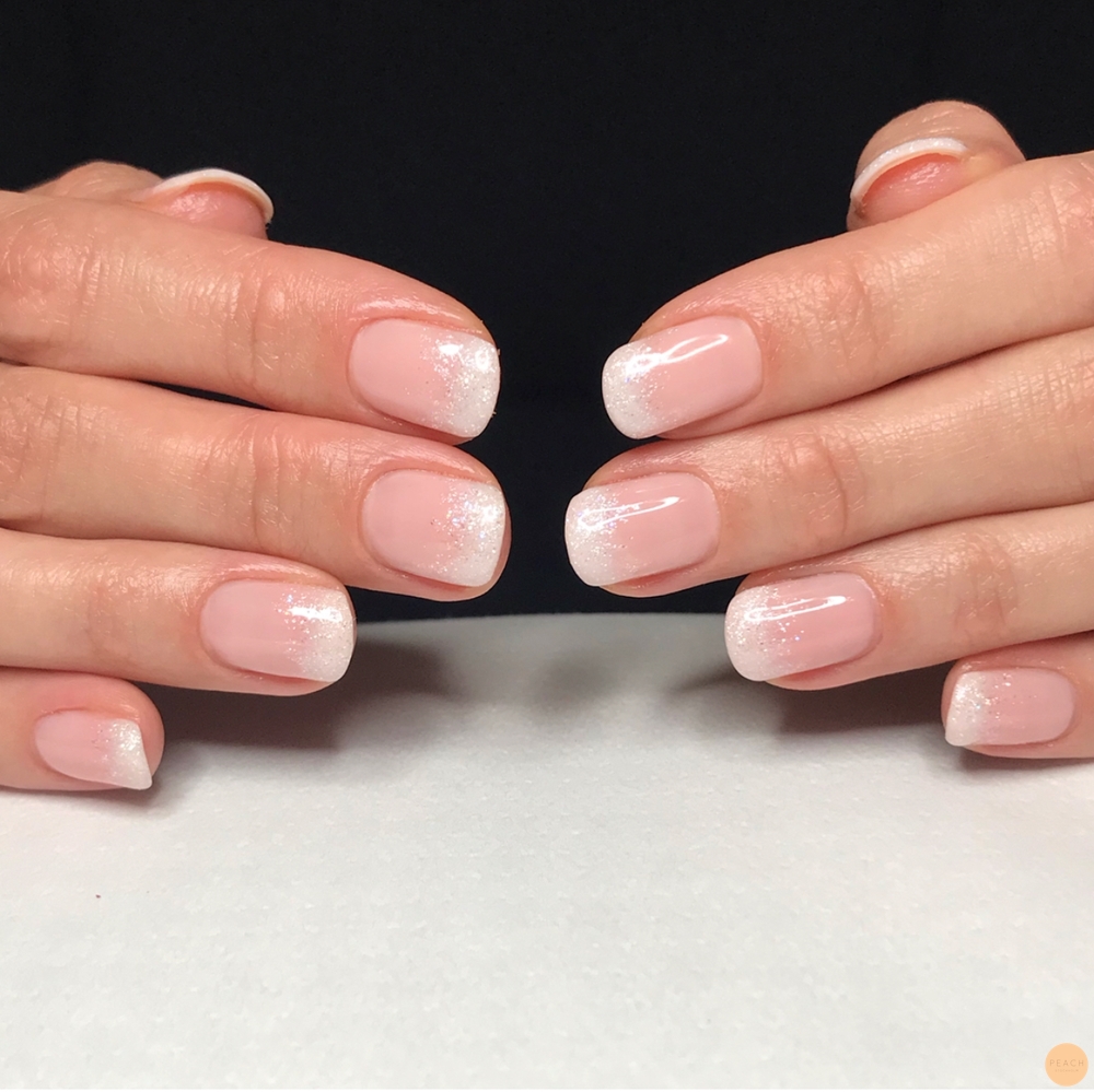 Fransmanikyr med glitter gellack