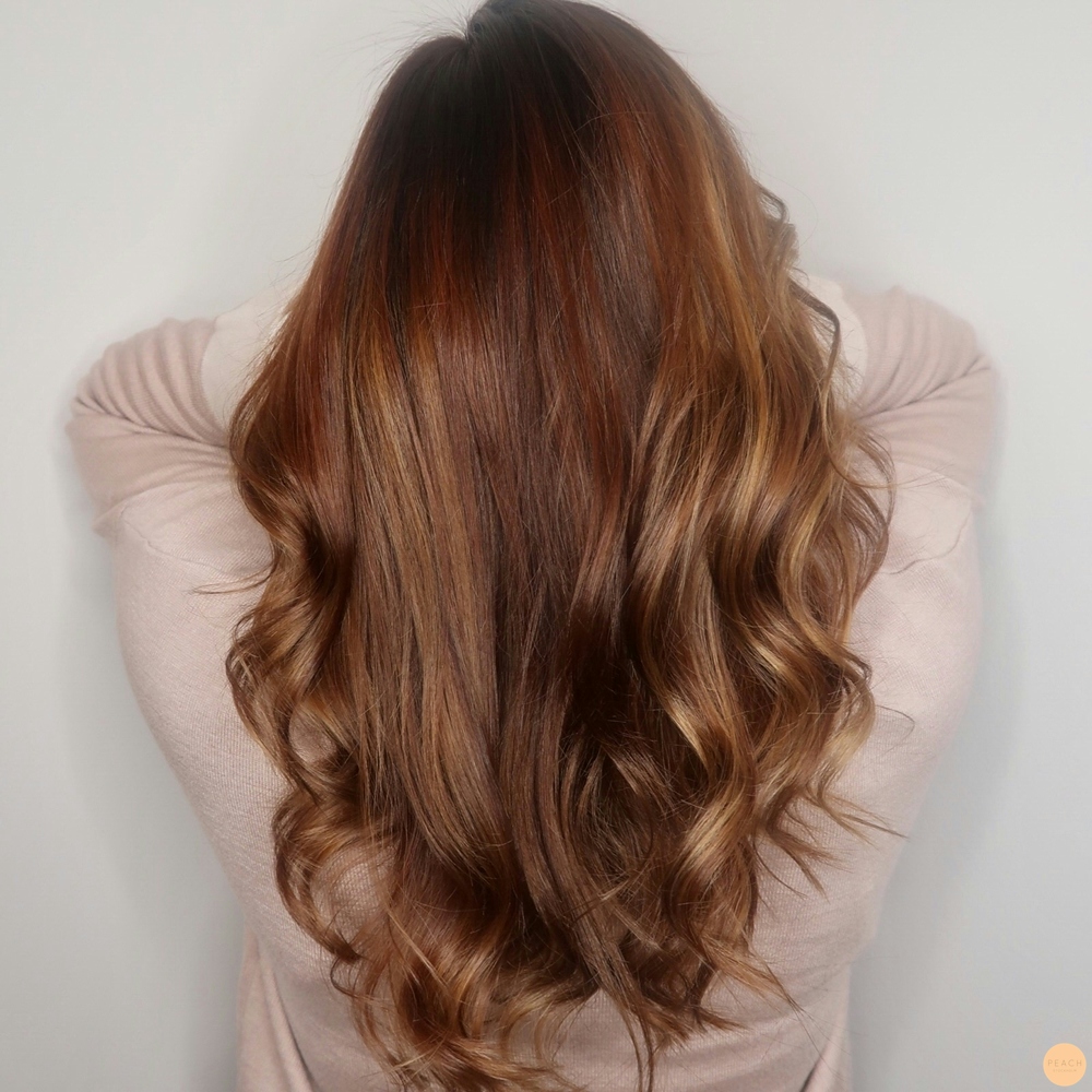 Kastanjeröd och kopparguld hårfärg