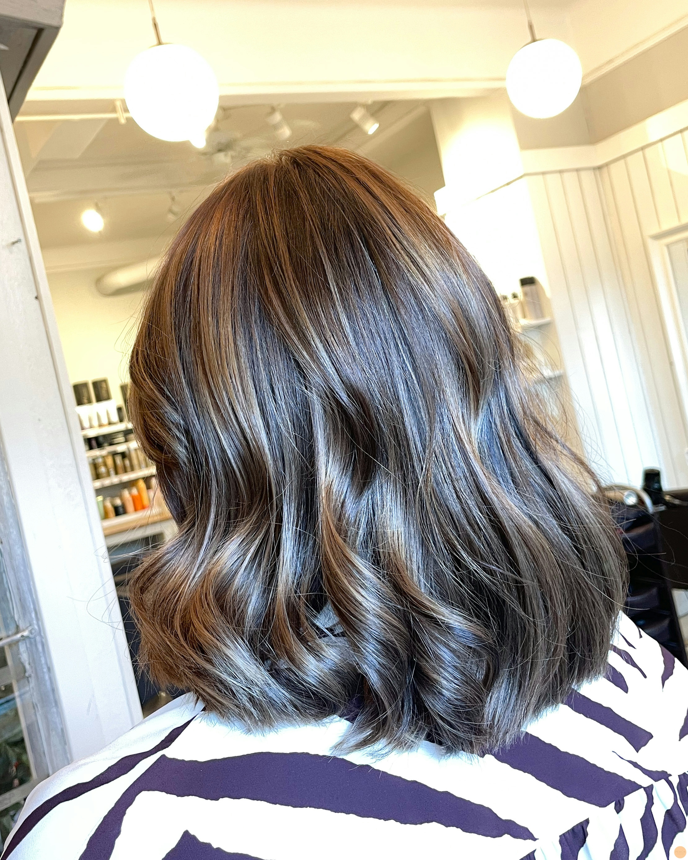 Brun hårfärg med slingor