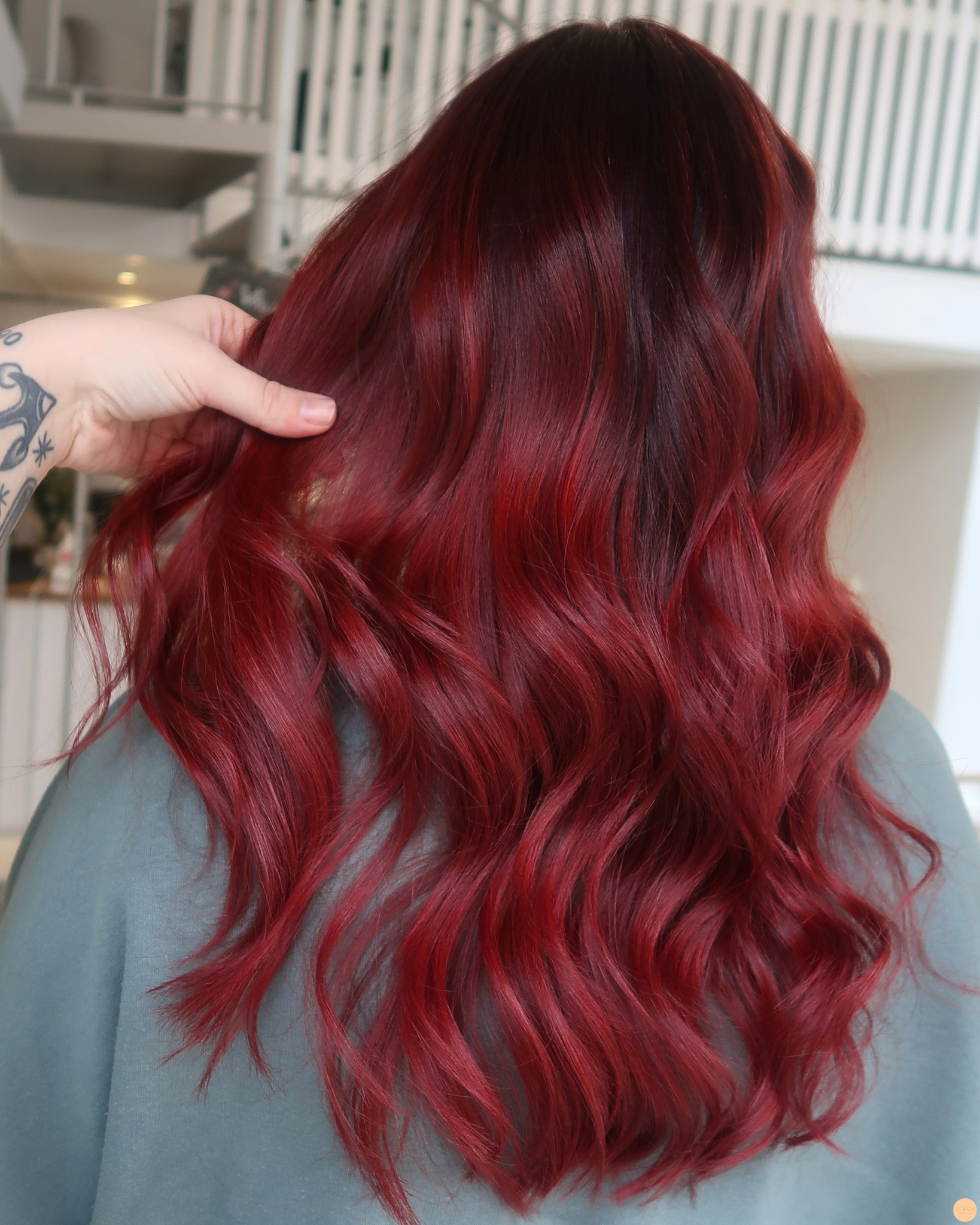 Klar röd hårfärg med mörk Botten