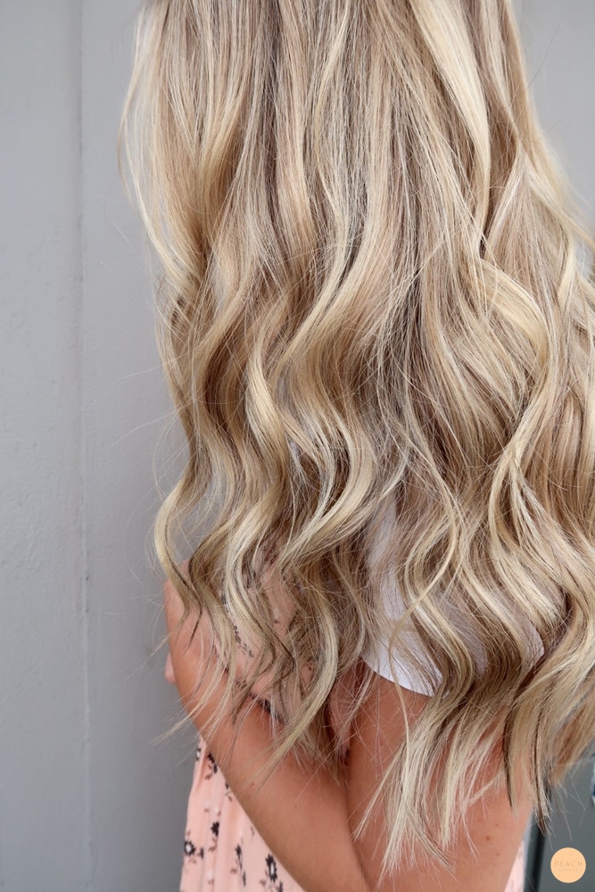 Sommarblond hårfärg med slingor 2019