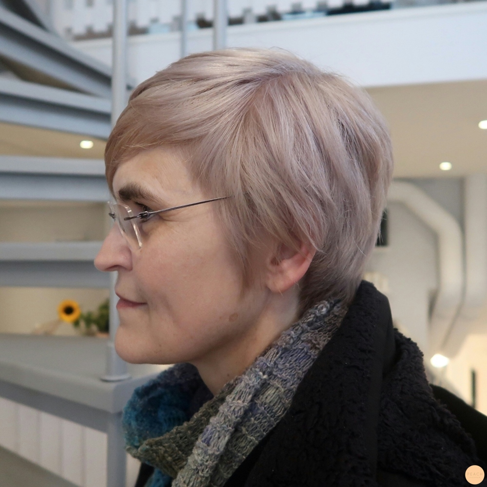 Avfärgning från rött till grått hår