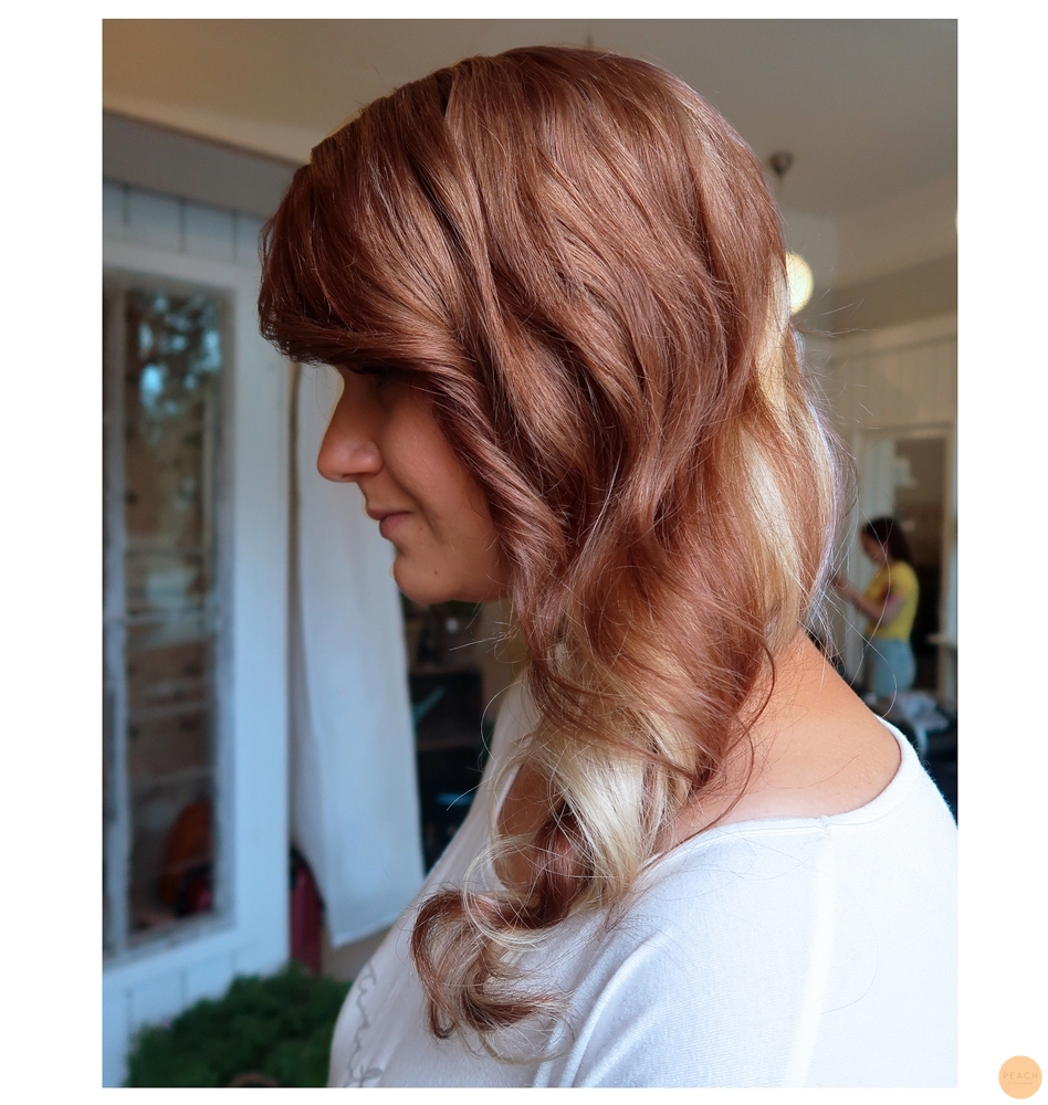 Bröllop i Stockholm med bruduppsättning med fläta och blommor