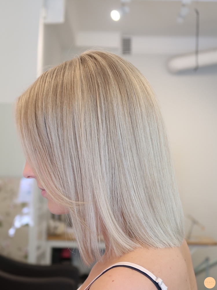 Blond lob slingor blont hår