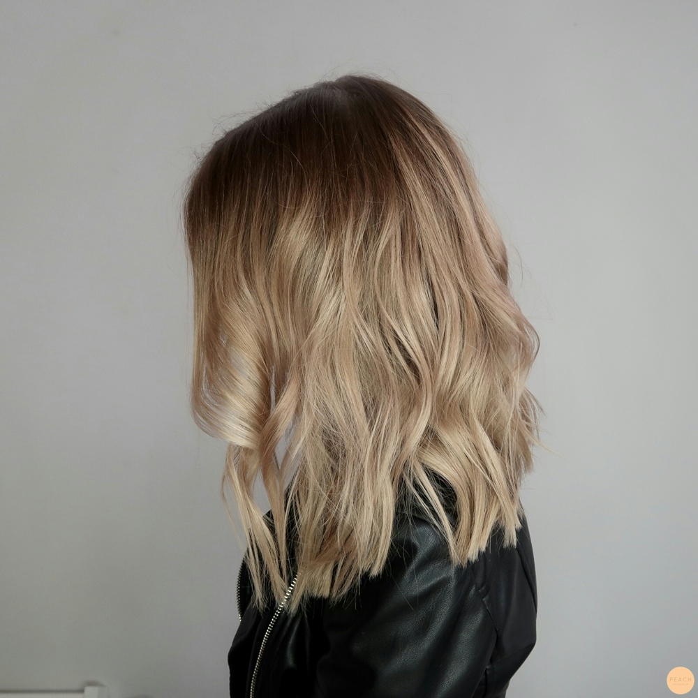 Blond hårfärg balayage