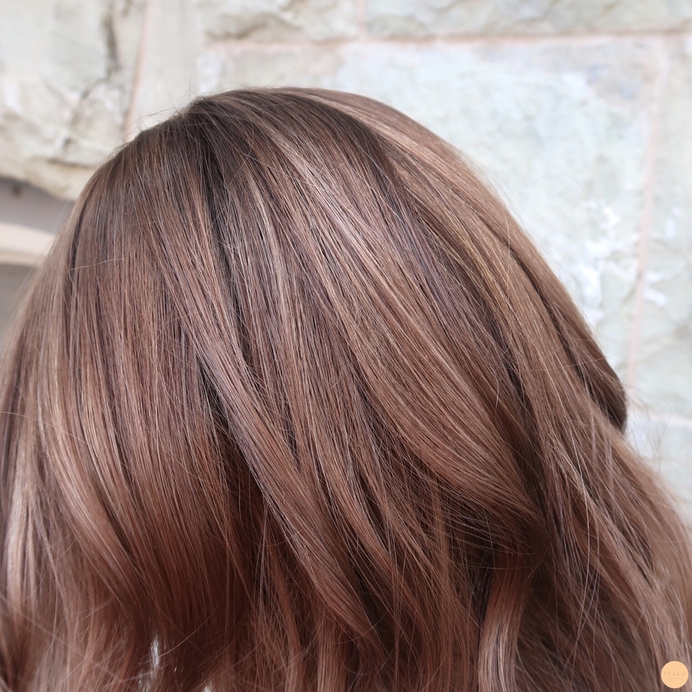 Krämig brun hårfärg med slingor