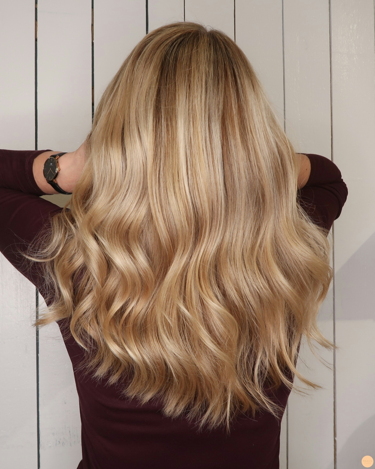 Lyxig varm blond hårfärg med ljusa slingor