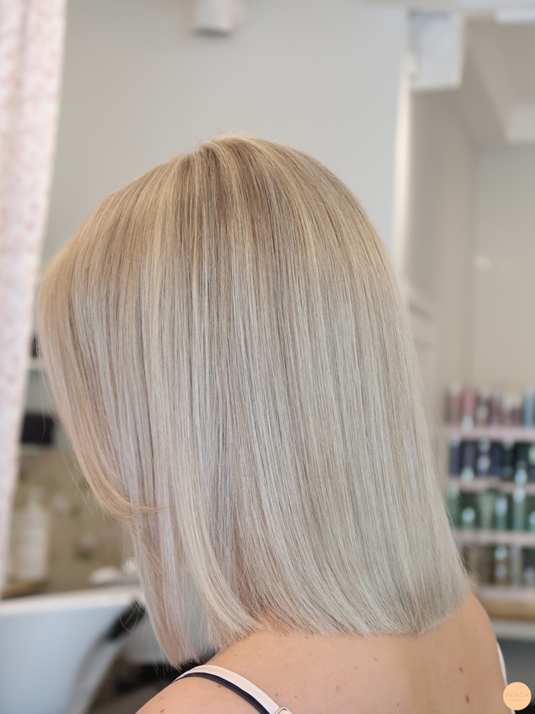 Blond lob slingor blont hår