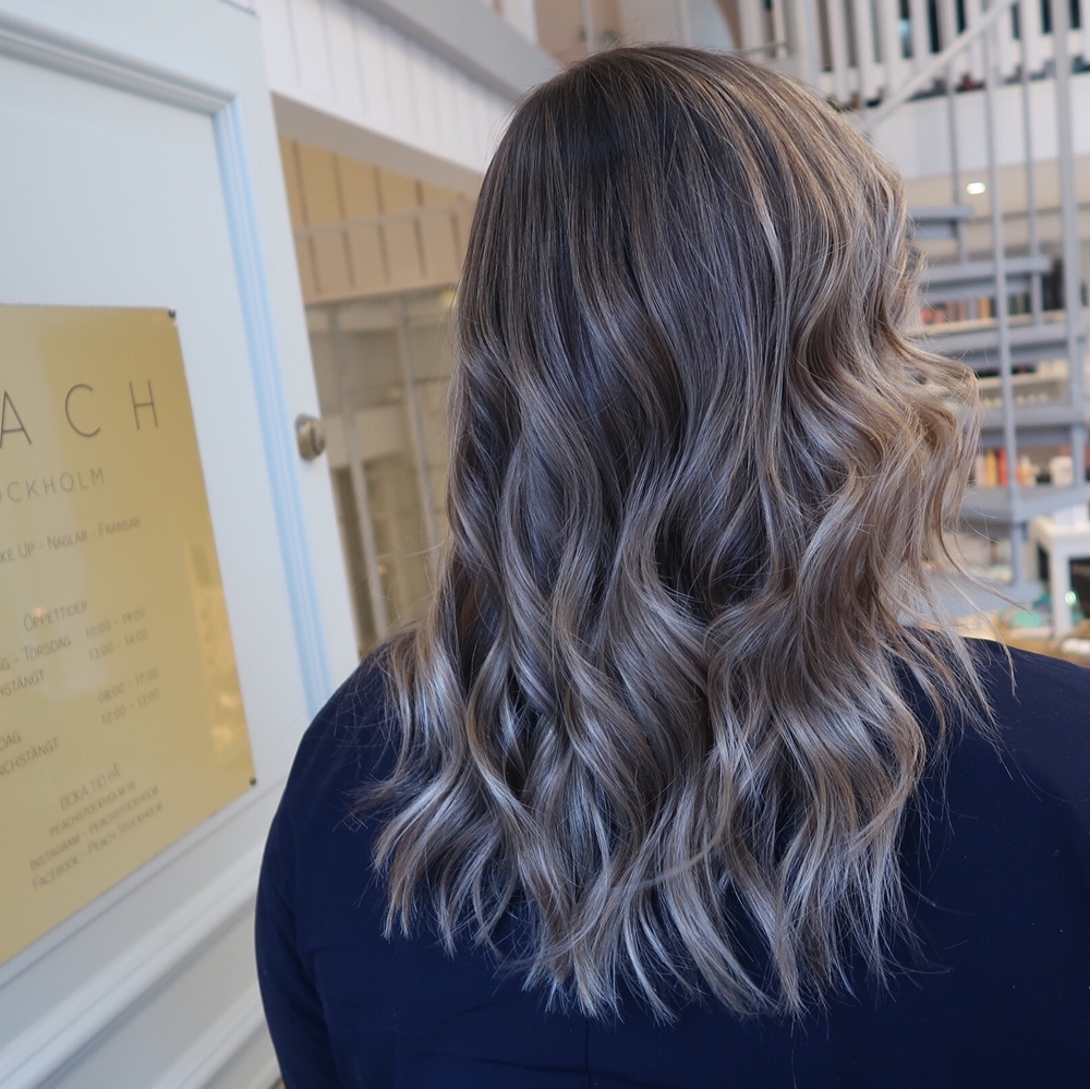 Beige caramel hair color