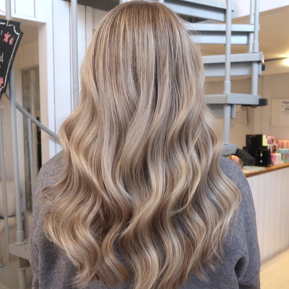 Lowlights i blont hår